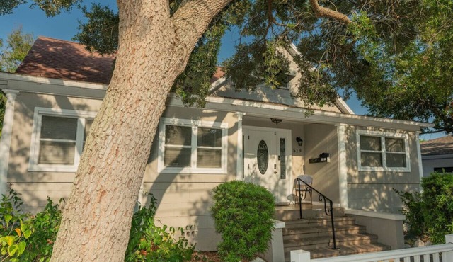 Central in DWTN St Pete 5 BR with Parking! in St. Petersburg