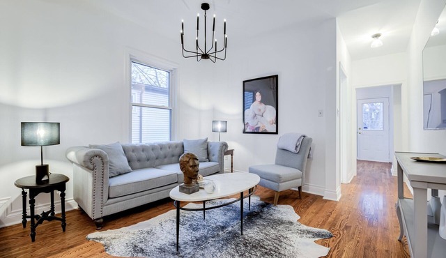 Charming 2-bedroom, 1 bath apartment in historic Cabbagetown