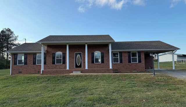 Charming 3-bedroom house with WiFi and AC in beautiful Loretto in Loretto
