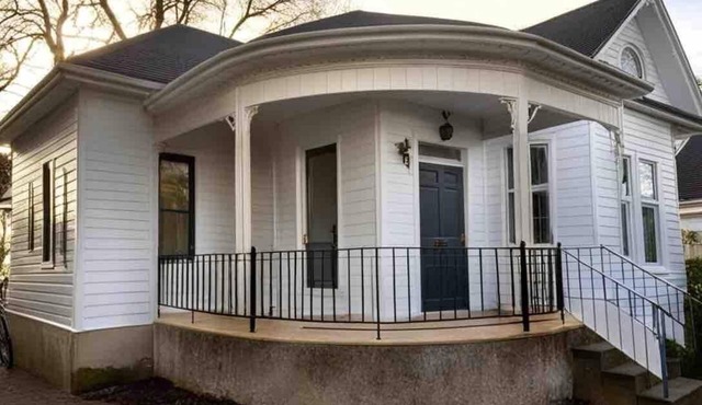 Charming 3-bedroom house in San Antonio with WiFi and AC in San Antonio
