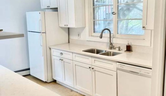Charming Entire Main Floor with WiFi in downtown Hawley