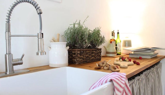 Charming Heritage Vineyard Guest house | Private Wine Country Retreat in St Andrews West