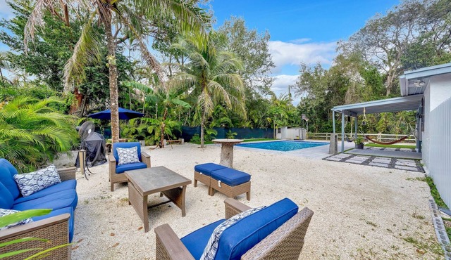 Charming Nature Farmhouse Getaway – Spacious, Peaceful, Relaxing in Miami