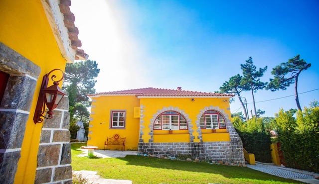 Charming Villa - Colares Sintra - Heated Pool by the Beaches