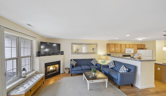 Clean Spacious Condo Pools Tennis Grilling Area Sleeps 7 in Rehoboth Beach
