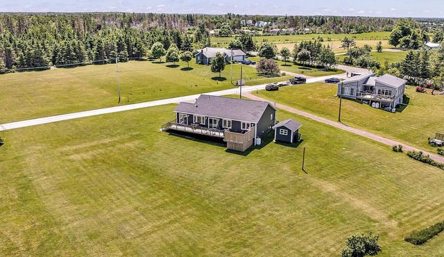 Coastal 4BR Getaway w/Water Views, 2 Min to Brackley Beach