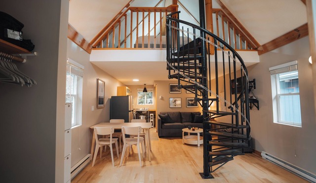 Coastal cabin- updated studio + loft in Ucluelet