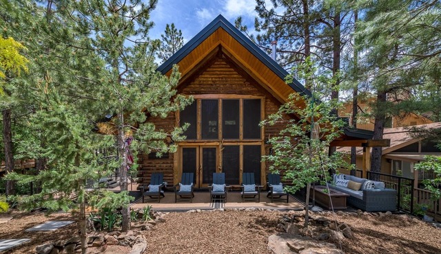 Coco's Creekside Cabin with Hot Tub, Firepit, and AC/Heat in Munds Park!
