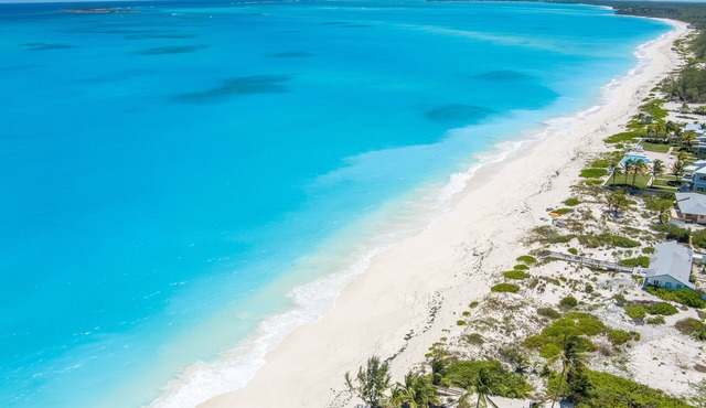 Colorful Beach Home w/Ocean Front View + 2 Master Bedrooms in Exuma