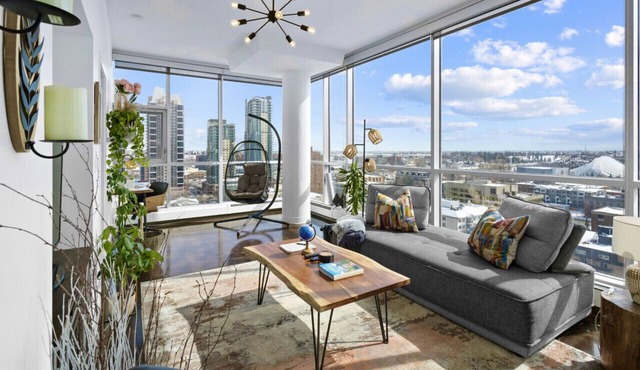 ColoursNest- Fantastic Location with Amazing Views in Calgary