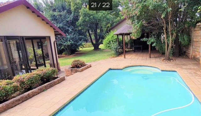 Comfortable and spacious holiday home with beautiful garden in Centurion