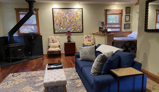 Comfortable, Classy Farmstay Studio, walk to secluded world-class Kahili Beach