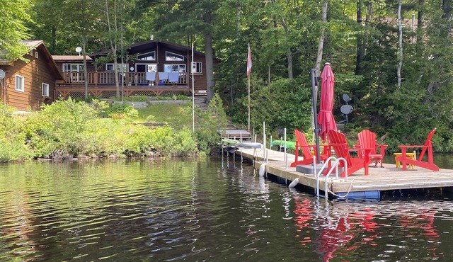 Comfy Muskoka cottage on a quiet bay for year round fun and relaxation in Baysville