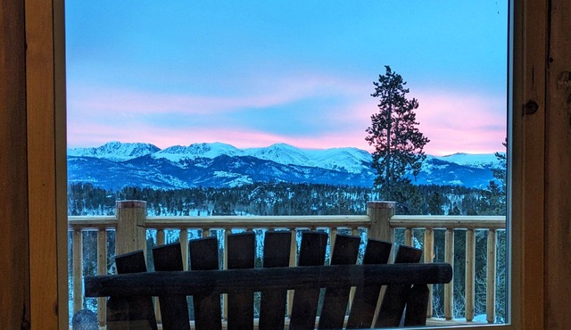 Continental Divide Views! New Log Home w/Hot Tub! in Tabernash