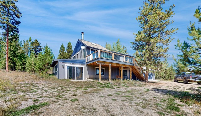 Conveniently located home with hot tub and amazing views in Tabernash