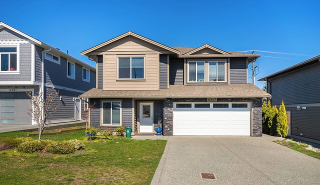 Cozy Two Bedroom, centrally located