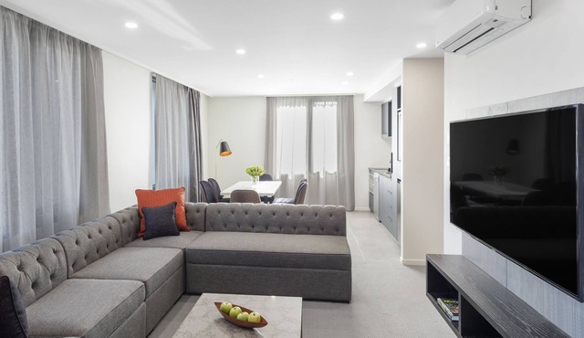 Deco Hotel in Braddon
