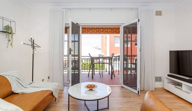 Diamonds By The Dock|2 King Beds Premium West End in Fremantle