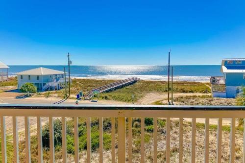 Dream Chaser-Private Pool-Hot Tub-Pets-Directly across from boardwalk to beach in St. George Island