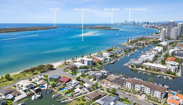 Dream Waterfront Retreat in Runaway Bay in Runaway Bay
