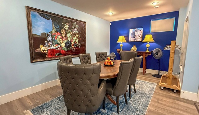 Edgemont Jewel in the heart of Edgemont Village - Perfect destination. in North Vancouver