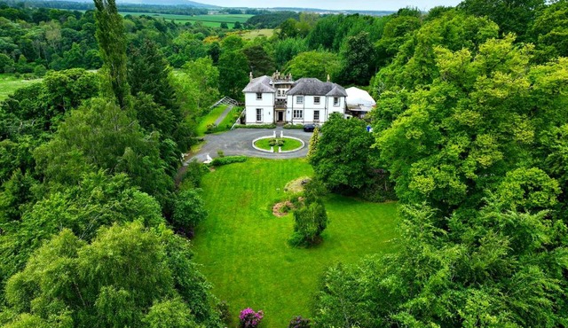 Edinburgh Country Estate Rooms & Apartments in Gorebridge