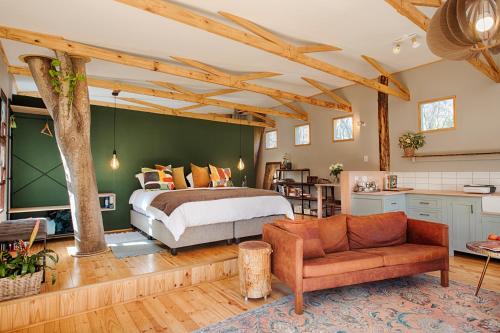 Elsewhere Treehouse and Apartment on the River in Muldersdrift