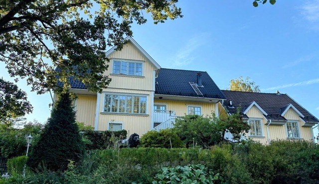 Fantastic accommodation close to nature and the sea with room for the big family. in Saltsjö-Boo