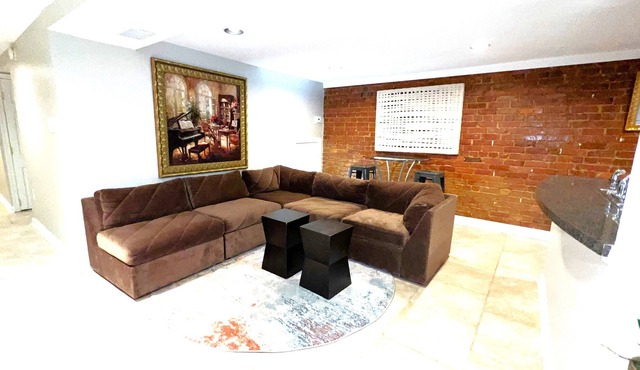 Five Star English Basement Apartment-Near National Mall