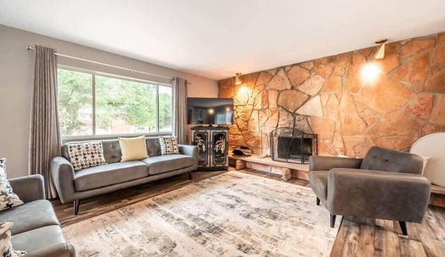 Flagstone Hall! Family Home w/Scenic Views in Colorado Springs