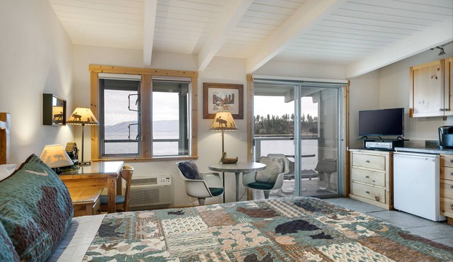 Flathead Lakefront Studio! in Bigfork