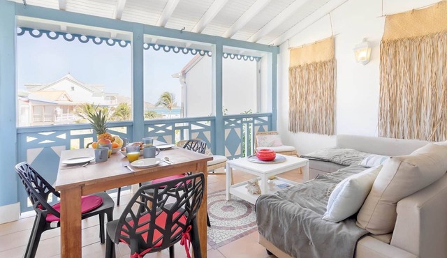 Golden Sun, beautiful 2 bedroom with sea view! in Marigot