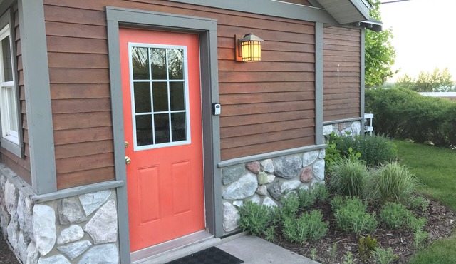 Harbor cozy cottage, Walk to Lake Superior, Cruise boats, Ice Cream, Pubs &More! in Munising