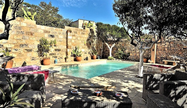 *Historic 1700 Villa in village near sea. Pool gardens WiFi A/C Solar P.