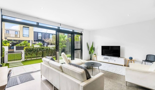 Hobsonville Point Enchanter with Parking and Wi-fi in Auckland West