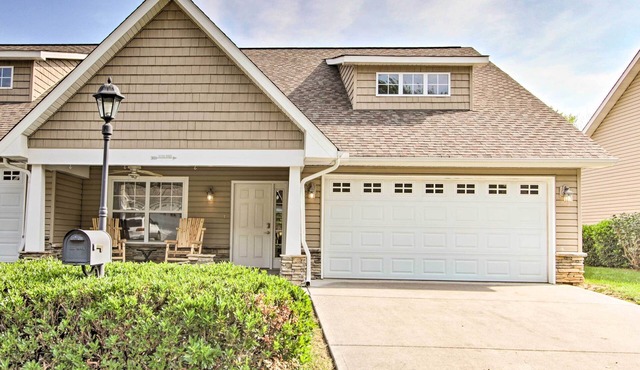 Home w/Community Pool - 2 Miles to The Island!