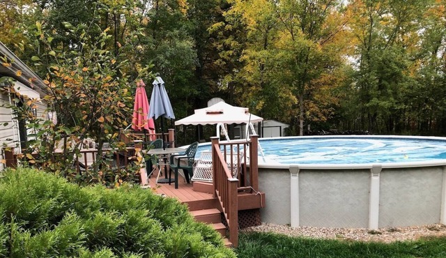 House on private lake with a pool in Coleman