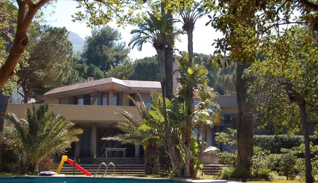 Independent studio apt in elegant Villa in Mondello (Palermo-Italy), beachfront in Palermo