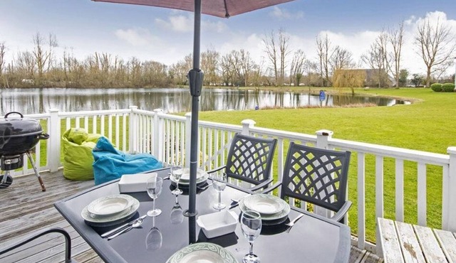 Isis Lakes 84, Tortola Lodge (P) - Lakeside Lodge, On-Site Activities, Sleeps 8 in South Cerney