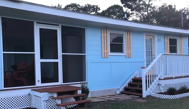 "JUNIOR'S PLACE" Peaceful & Private, 2 blocks to beach - LOW PET FEE