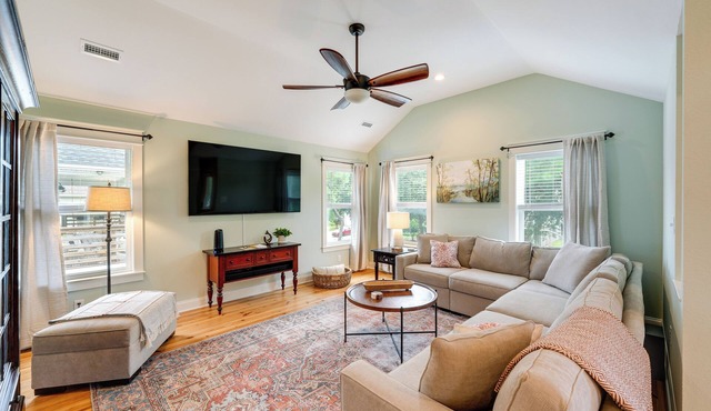 Kill Devil Hills Retreat w/Gas Grill & Deck! in Kill Devil Hills