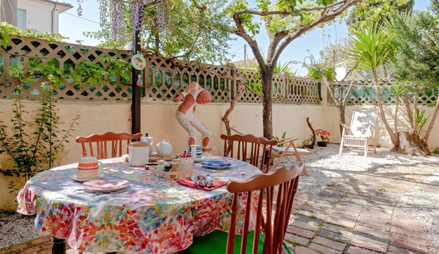 'La Casa Degli Artisti' near the Beach with Private Garden & A/C in ROSIGNANO MARITTIMO