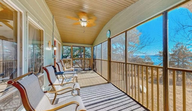 Lake Access Mountain view 3BHK Getaway w Patio in Garfield