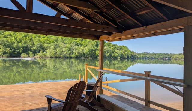 Lake Hickory cozy home in Hickory