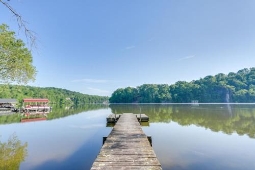 Lakefront Kingsport Home w/Private Hot Tub!