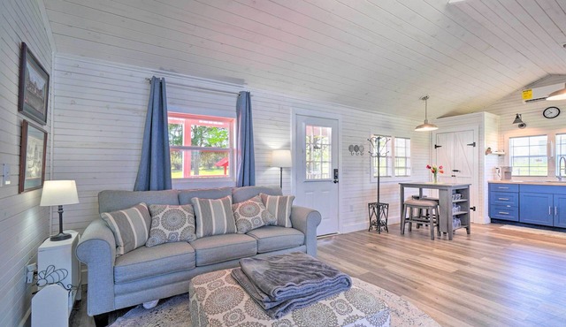 Landscape Views: Sweetwater Country Cottage! in Sweetwater