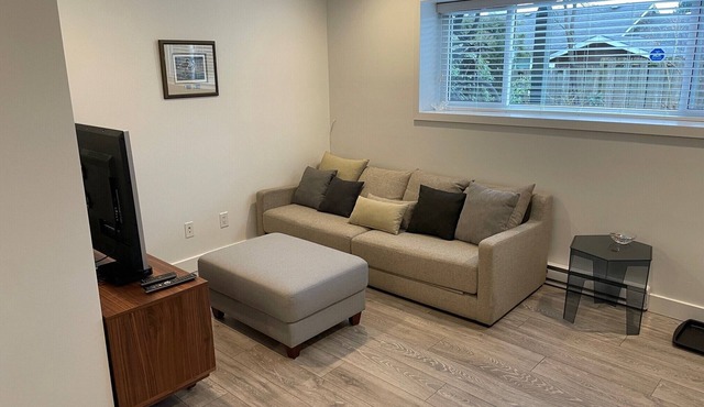 Large 2 bedroom private suite in North Vancouver