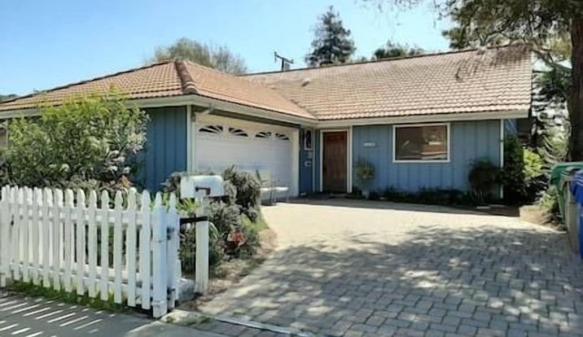 Large home, 4Bdrms, parking. 1 block Mall, near Park-Ocean steps, 5 min Dwntn SB in Santa Barbara