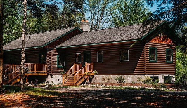 Large Log Cabin in the Heart of the ADKS in Keene