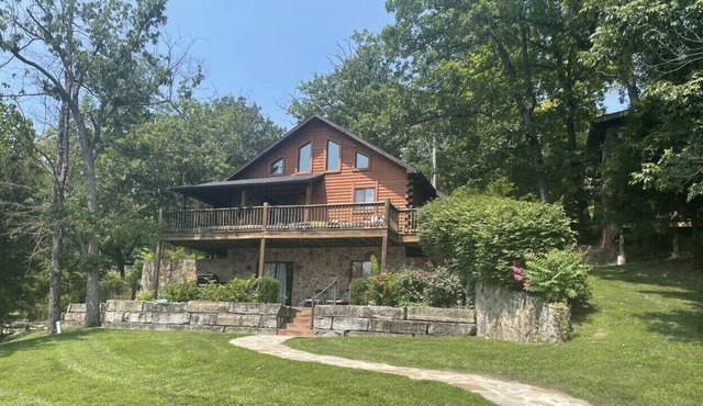 Log Cabin,dock,boat slip, fire pit , and walk to Bagnell